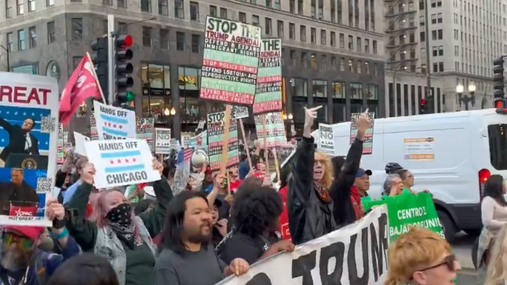 https://salarnews.in/public/uploads/images/newsimages/maannewsimage20092025_151221_Chicago Protest.png